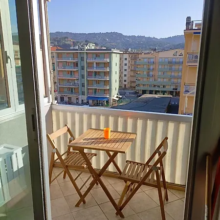 Orange House * Marina dʼAndora